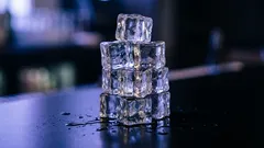 エネルギーを蓄えるのに、リチウム電池と氷、どちらが効率的でしょうか? 答えを急がないでください