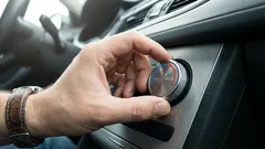 間違いなく間違った使い方:エンジン始動後のエアコン使用に関する真実